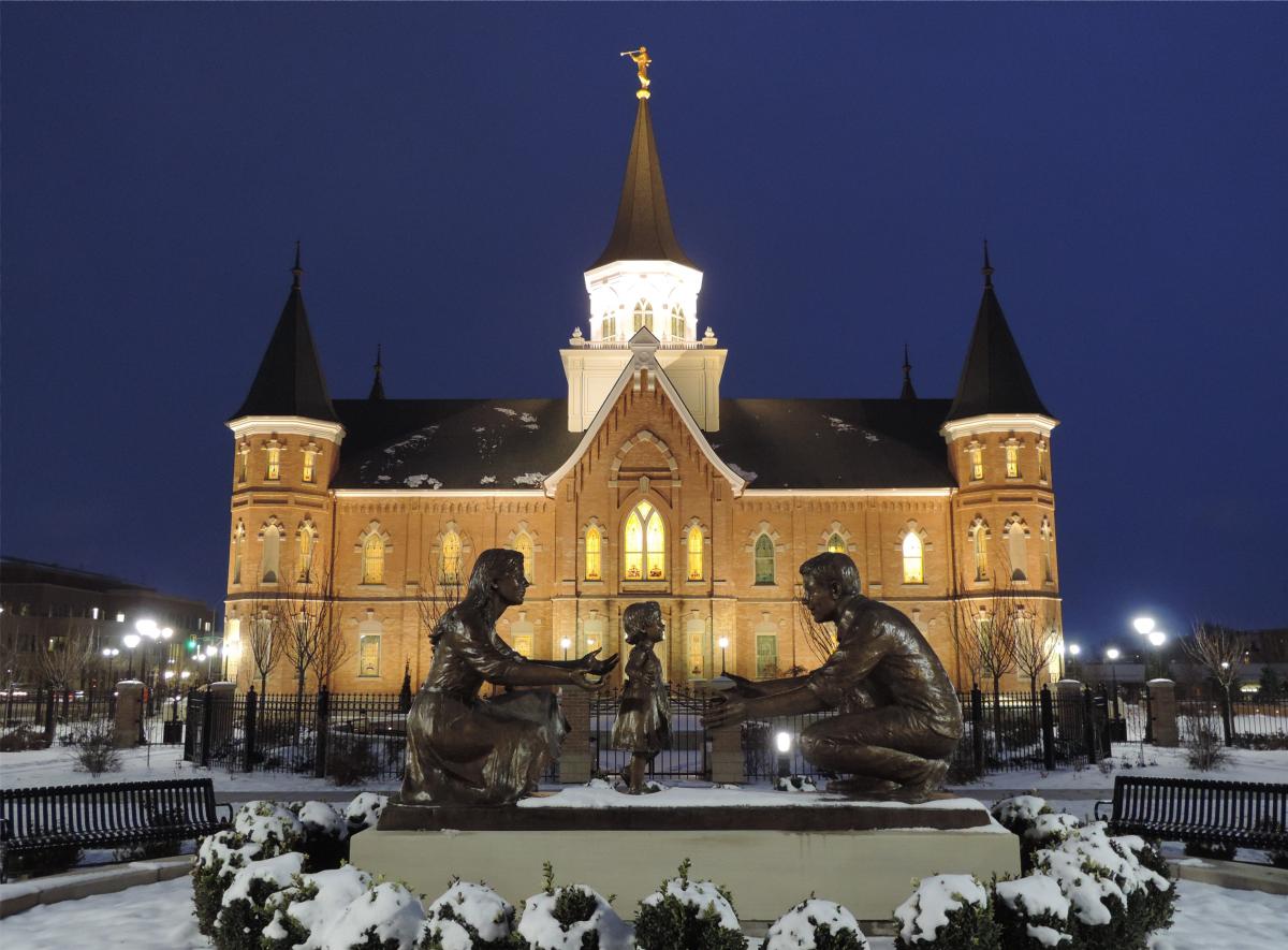 Premi Res Photos Officielles Du Temple De Provo Temple De Paris France   Provo City Center 